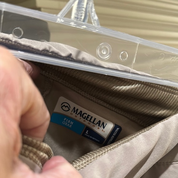 Magellan Outdoors 15” performance skirt with short liner and tie front.  Sz L - Picture 2 of 8